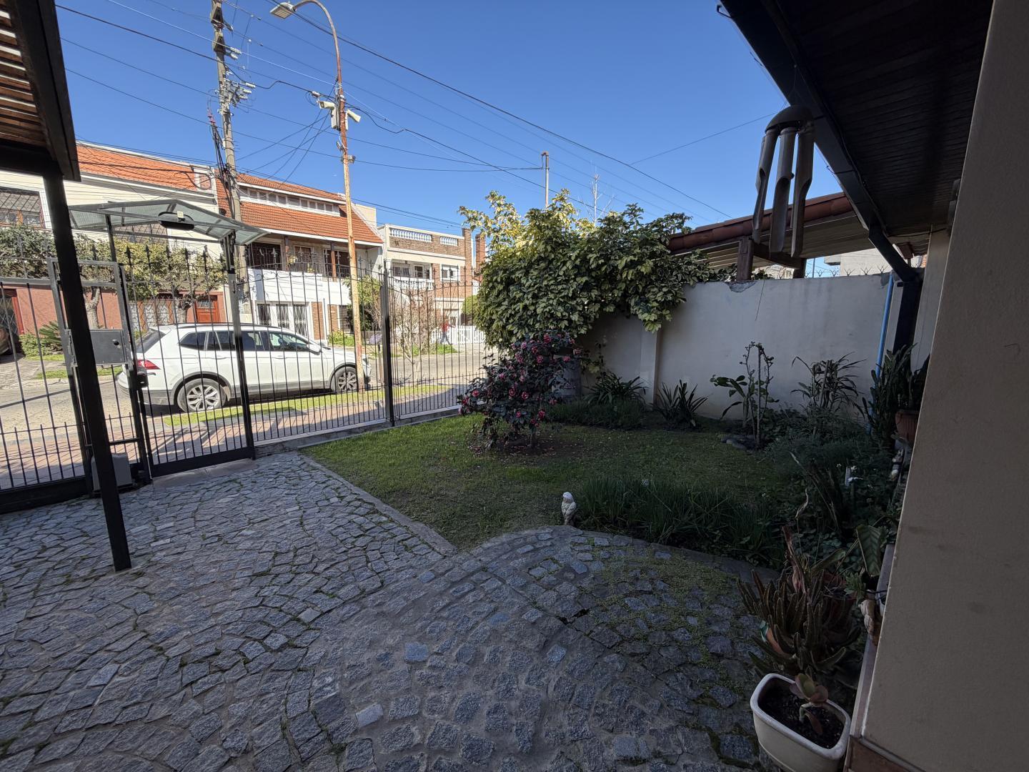Foto de HERMOSO CHALET 4 AMBIENTES EN EXCELENTE ESTADO EL PALOMAR F: 11236, imagen 3