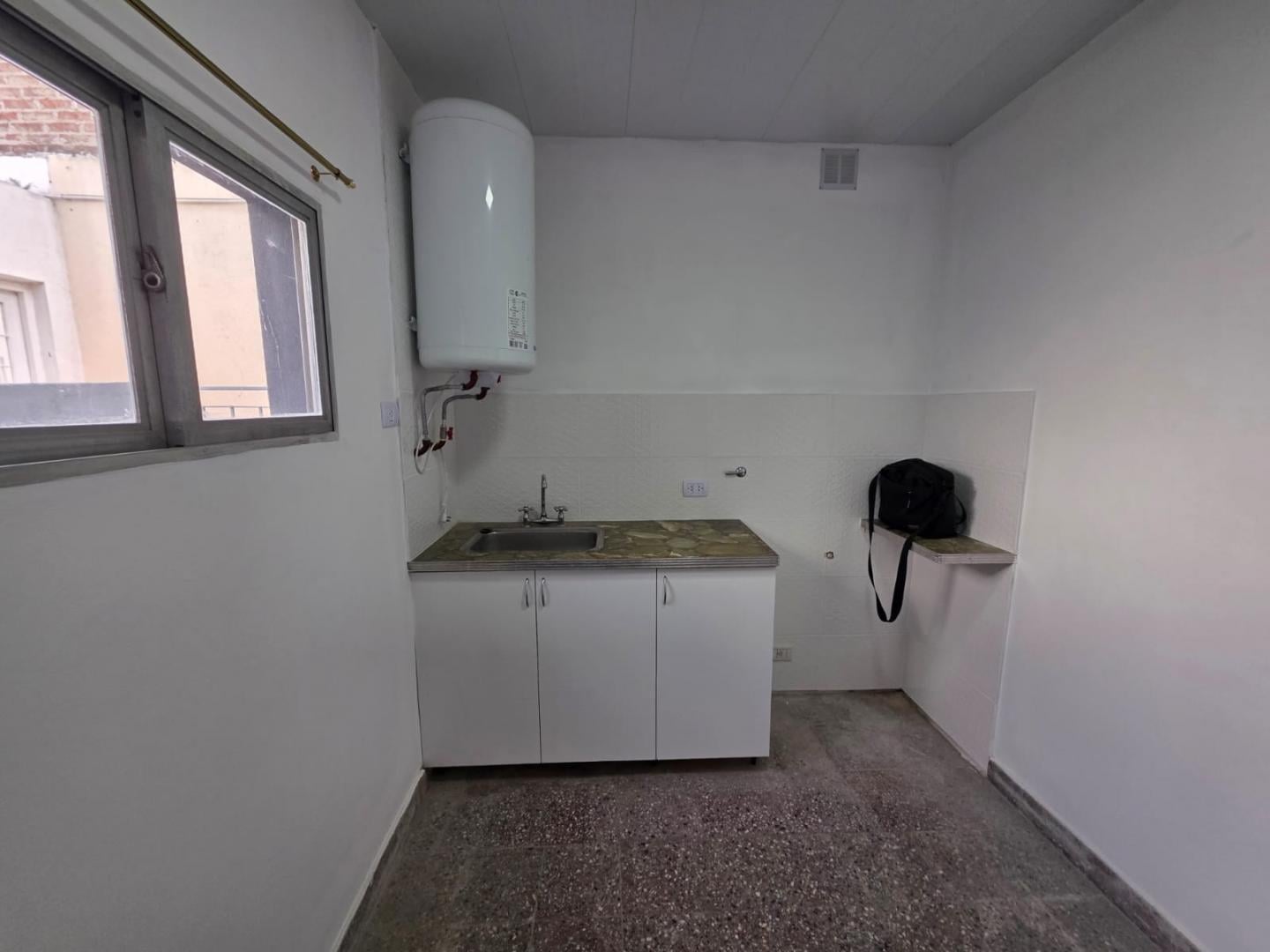 Foto de ALQUILO EN CASEROS CASA DE 3 AMBIENTES EN PH AL MEDIO PATIO F: 11297, imagen 2