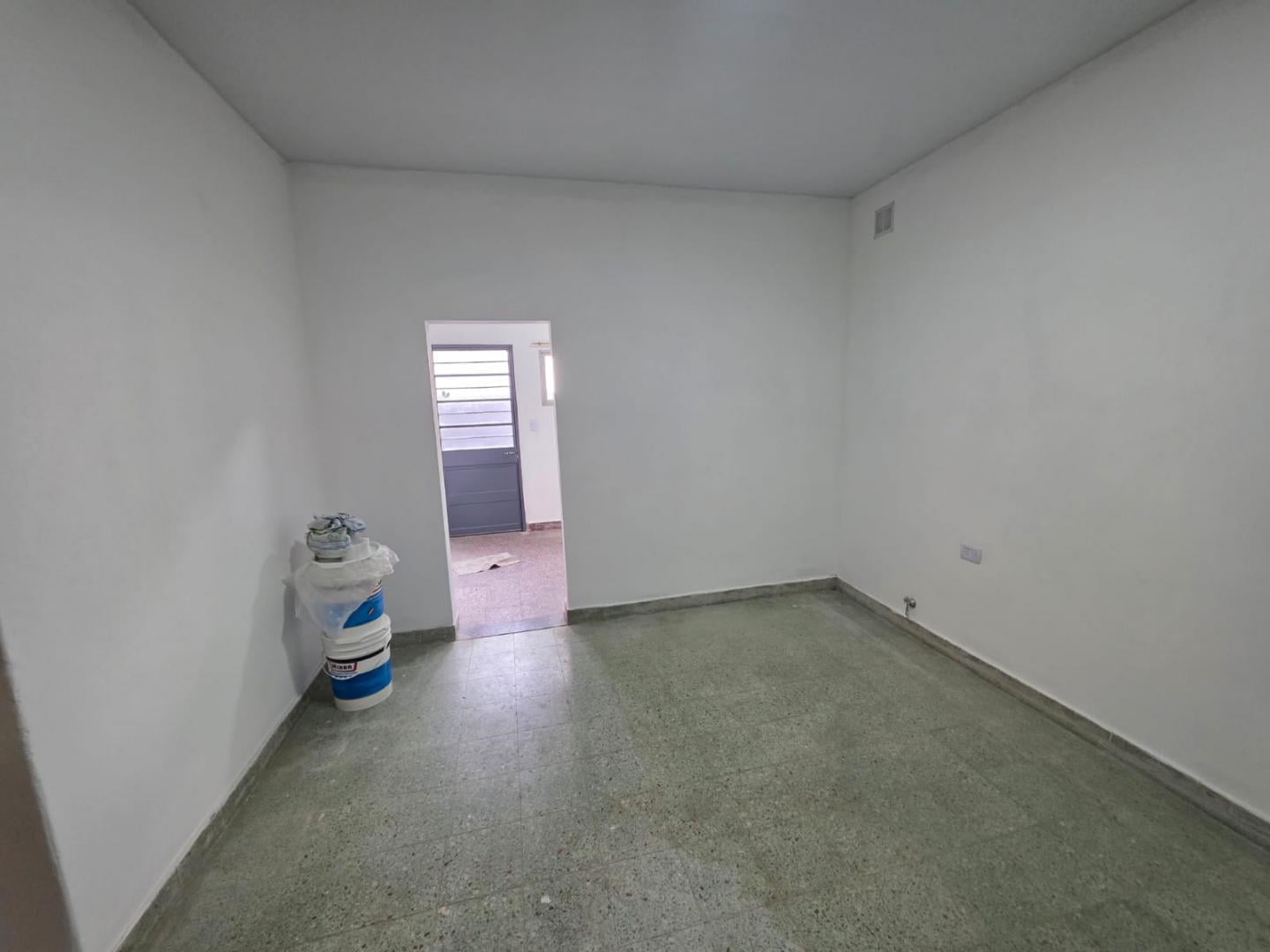 Foto de ALQUILO EN CASEROS CASA DE 3 AMBIENTES EN PH AL MEDIO PATIO F: 11297, imagen 3