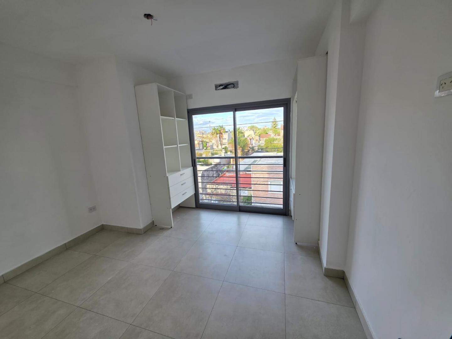 Foto de EL PALOMAR | DEPARTAMENTO DE 2 AMBIENTES AL FRENTE CON BALCÓN CORRIDO, imagen 4