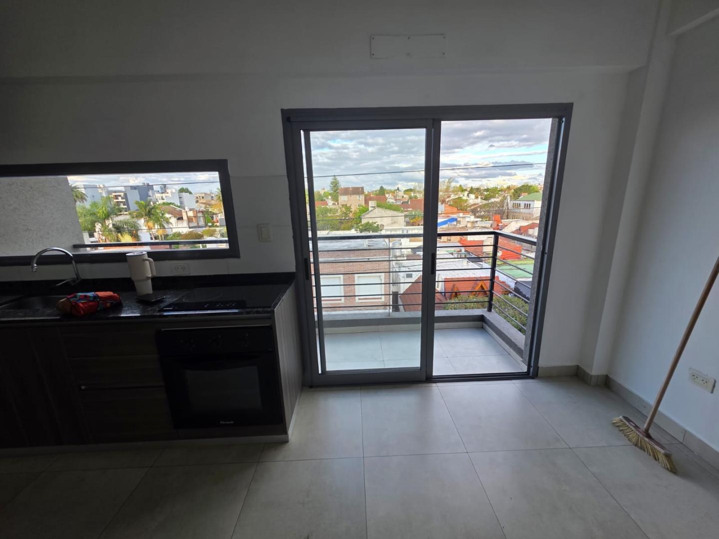 Foto de EL PALOMAR | DEPARTAMENTO DE 2 AMBIENTES AL FRENTE CON BALCÓN CORRIDO, imagen 5