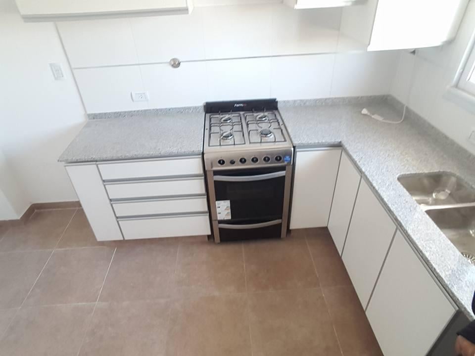 Foto de EN VENTA EN EL PALOMAR CENTRICO DEPARTAMENTO DE TRES AMBIENTES 2 BAÑOS, imagen 2
