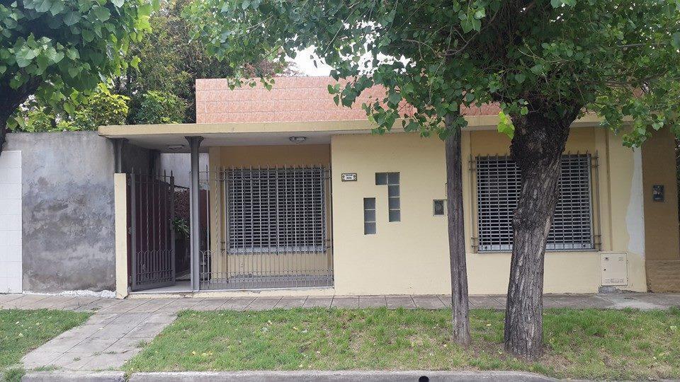 Foto de Casa a nuevo en venta en El Palomar 4 ambientes 2 baños garage y fondo, imagen 2