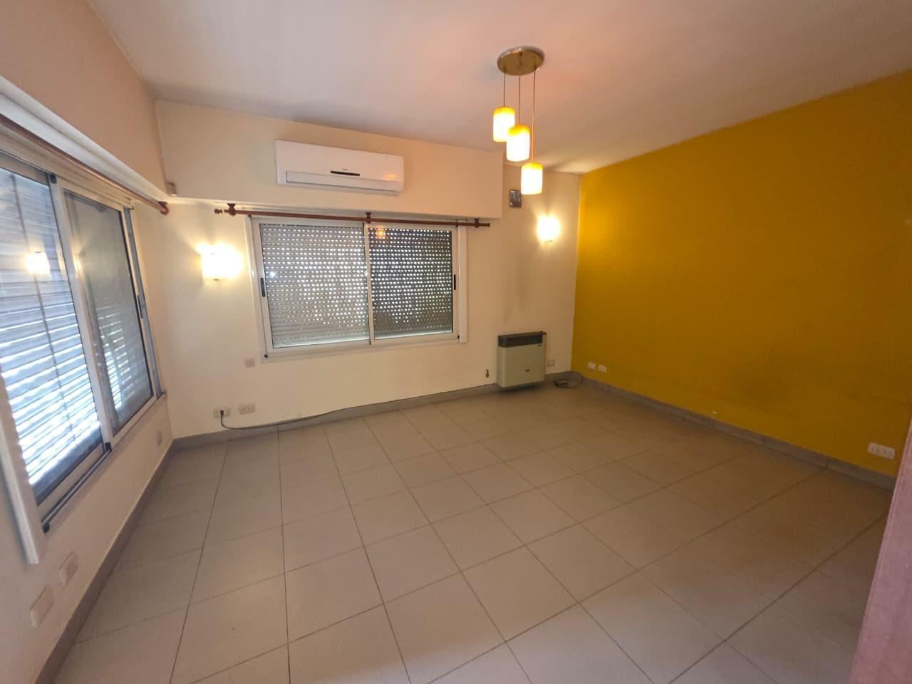 Foto de Casa a nuevo en venta en El Palomar 4 ambientes 2 baños garage y fondo, imagen 3