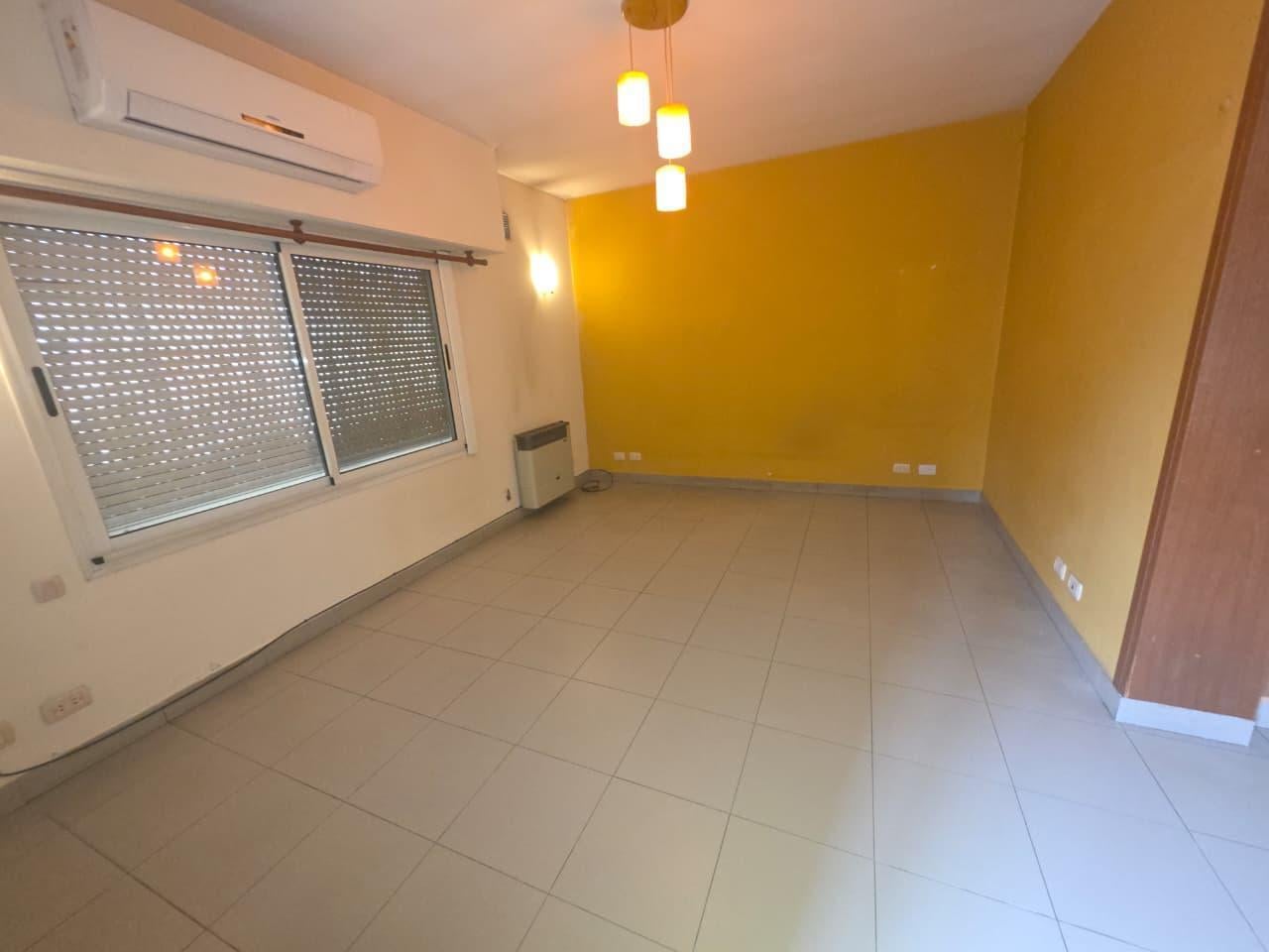 Foto de Casa a nuevo en venta en El Palomar 4 ambientes 2 baños garage y fondo, imagen 4