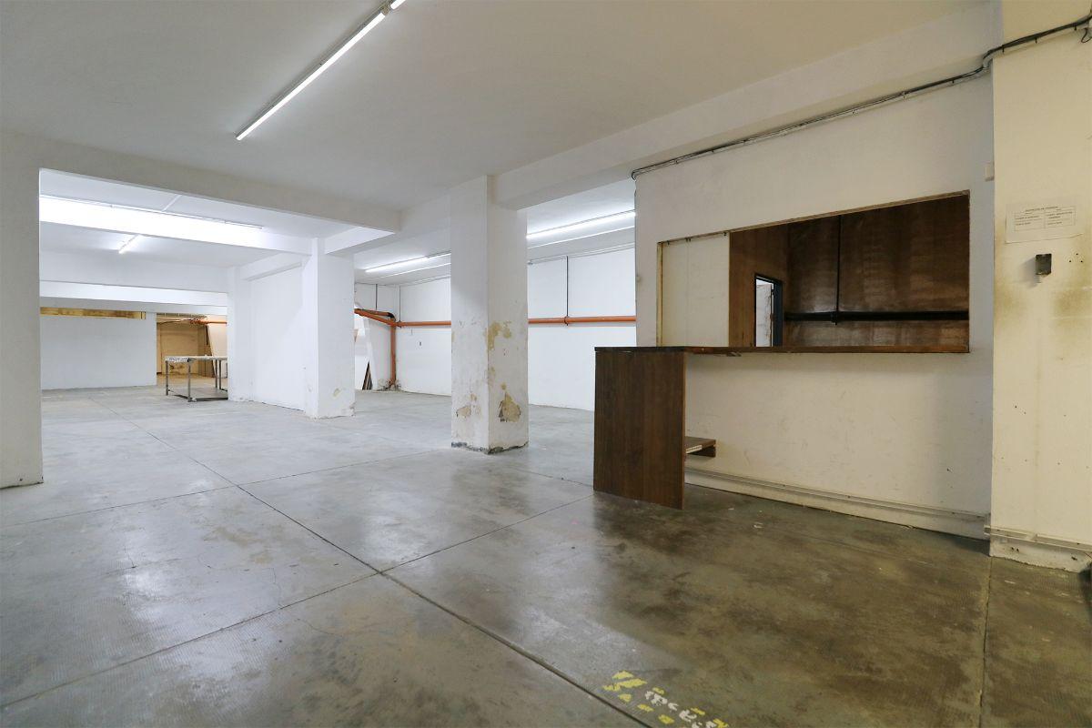 Foto de Alquiler Excelente Oficina Comercial / Local Comercia/depósito Av, imagen 4
