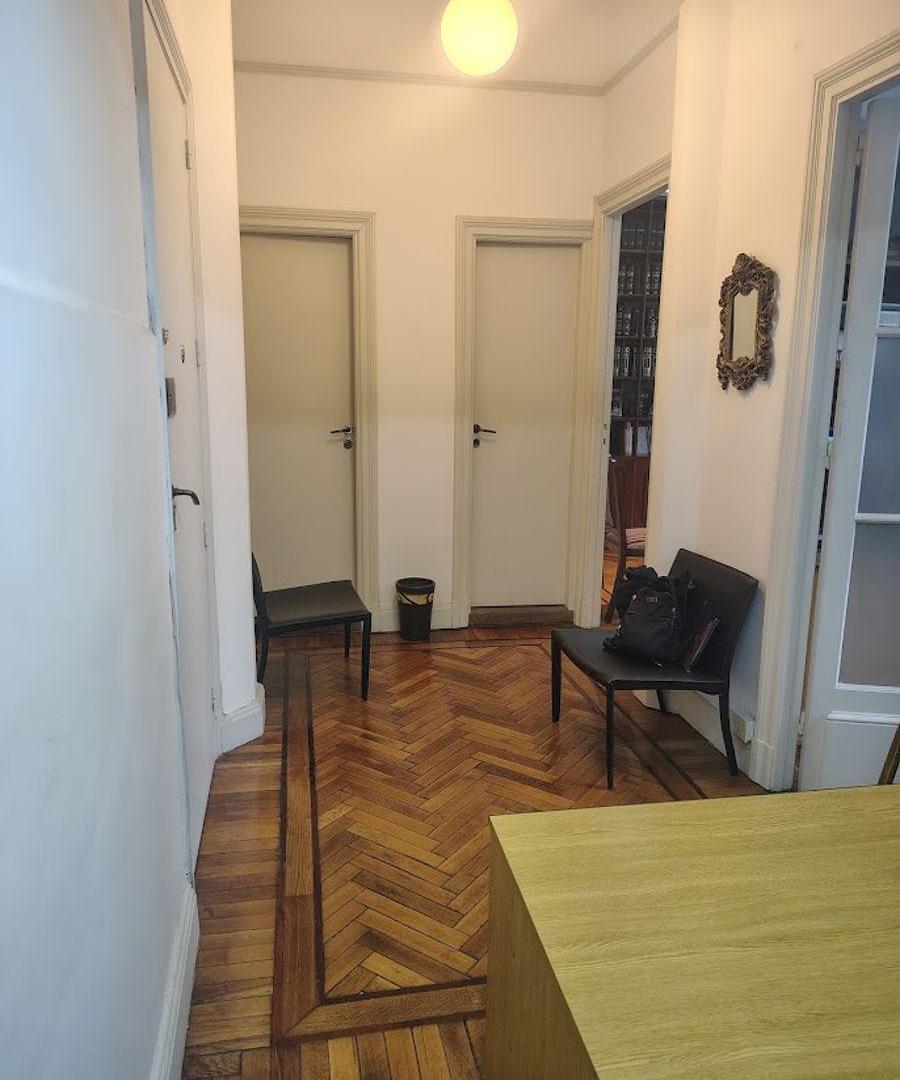 Foto de Alquiler Oficina de recepción y dos ambientes en edificio señorial, imagen 5