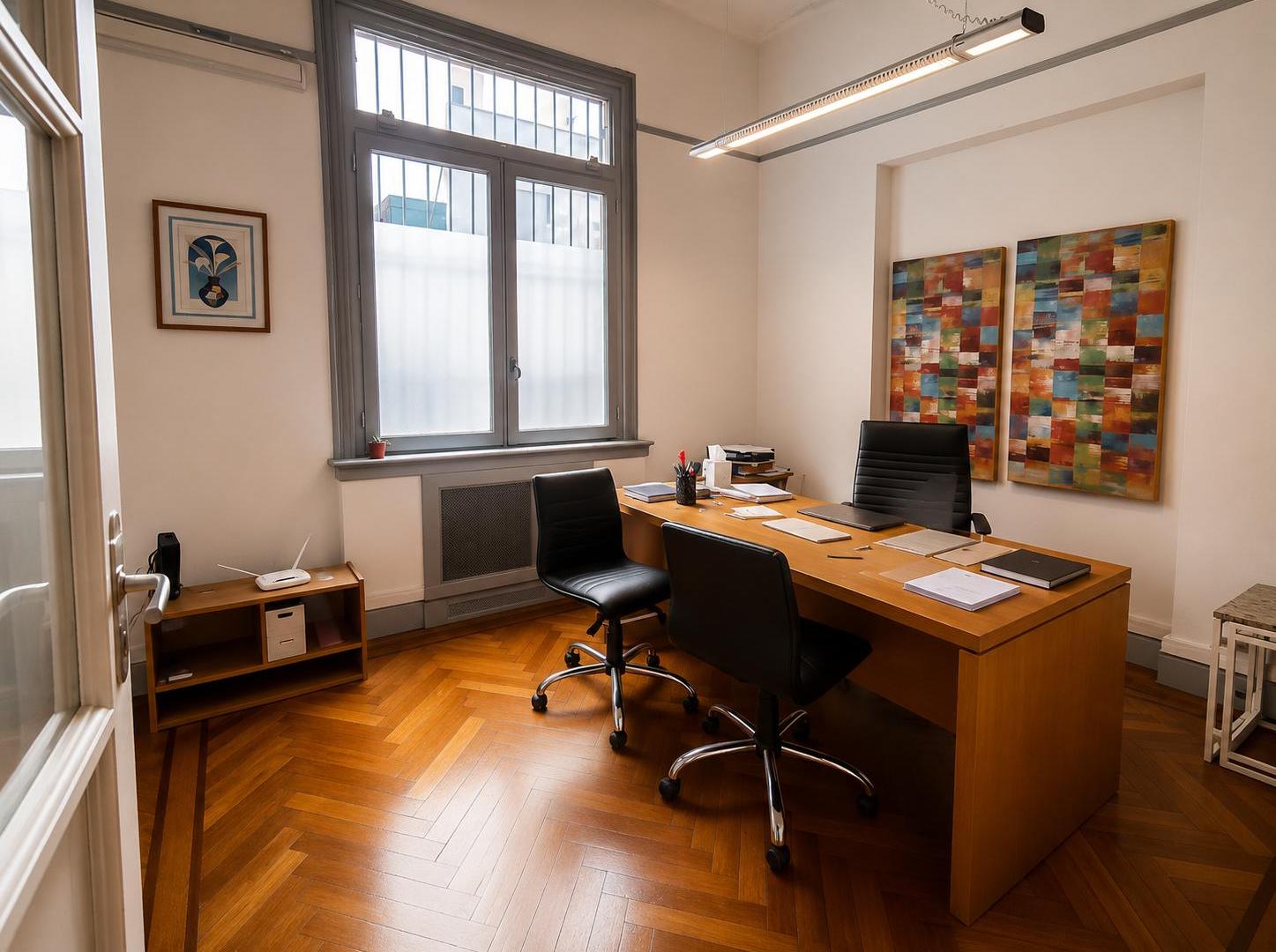 Foto de Alquiler Oficina de recepción y dos ambientes en edificio señorial, imagen 1