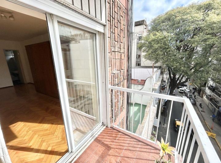 Lindo monoambiente con balcón en Recoleta 4