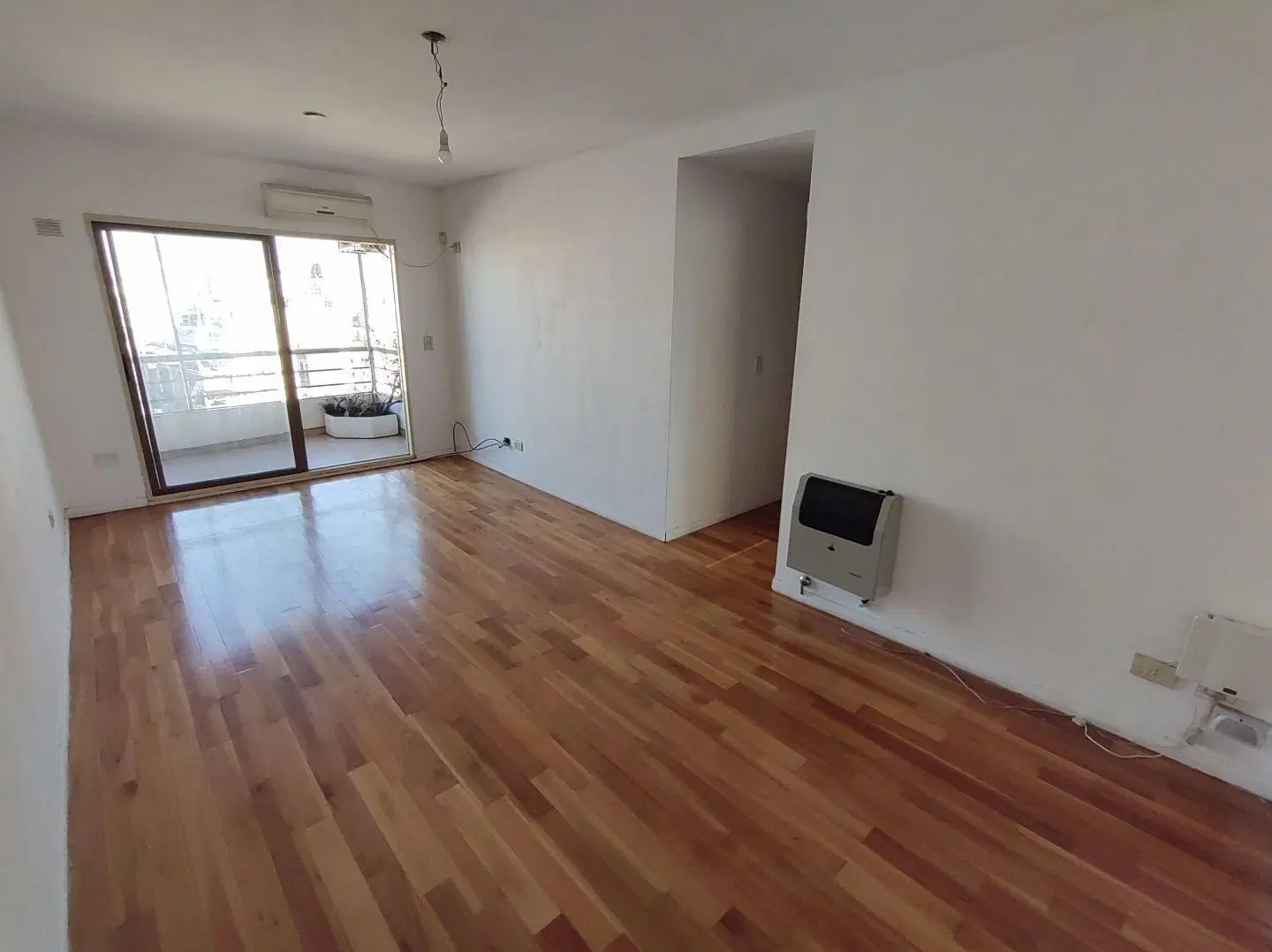 MODERNO 3 AMBIENTES C/ BALCON - EDIFICIO C/ PILETA 2
