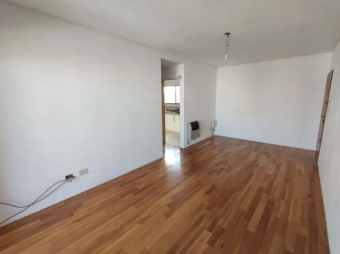 MODERNO 3 AMBIENTES C/ BALCON - EDIFICIO C/ PILETA 4