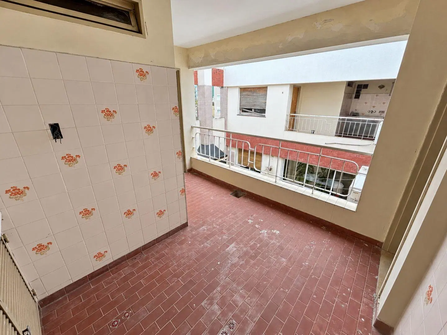 SEMIPISO DE 4 AMB C/ TERRAZA PROPIA, BALCÓN, DEPE, PATIO Y BAULERA EN VILLA PUEYRREDON 5