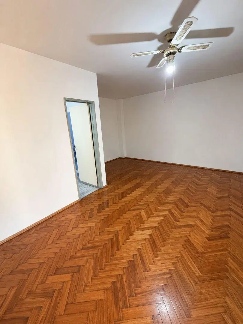 OPORTUNIDAD: MONOAMBIENTE CON COCINA SEPARADA Y BAÑO COMPLETO- CORDOBA Y SUIPACHA 7