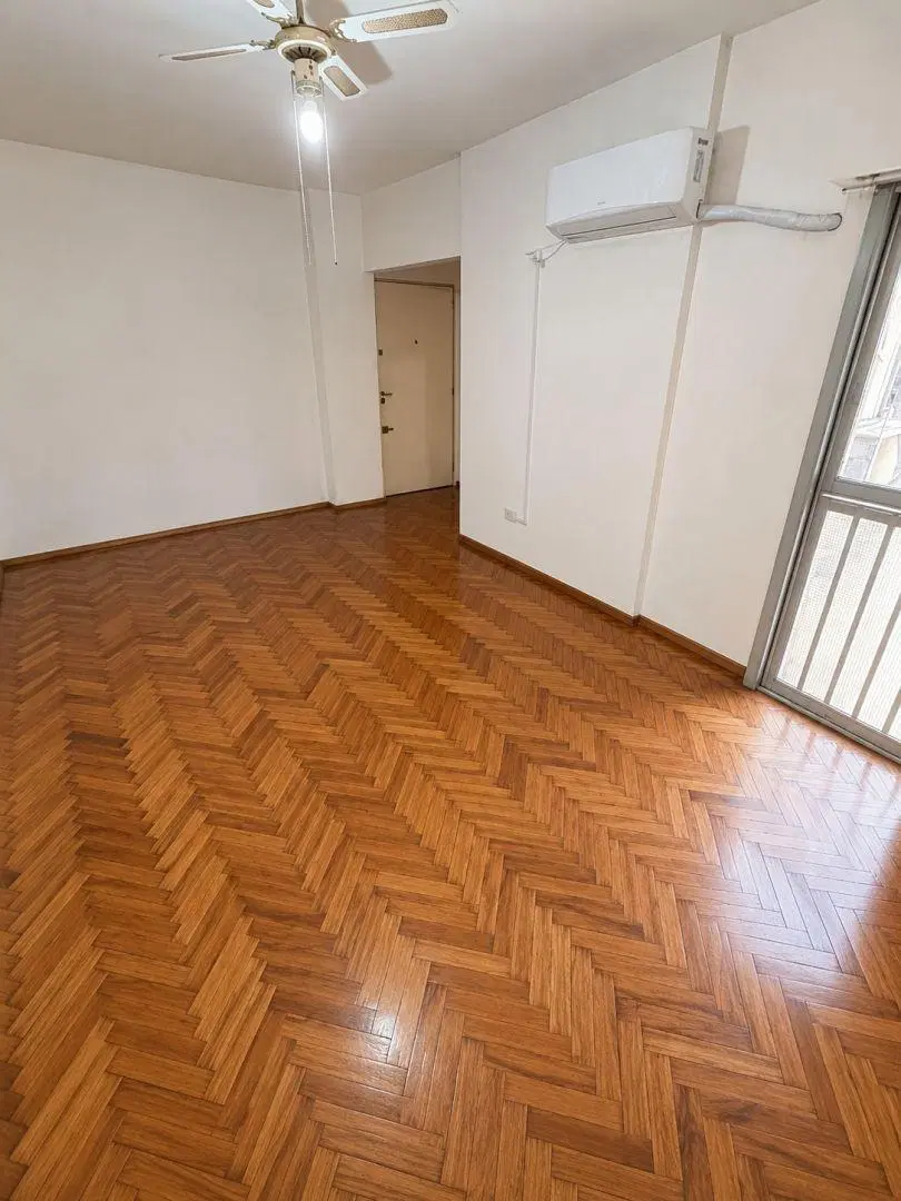 OPORTUNIDAD: MONOAMBIENTE CON COCINA SEPARADA Y BAÑO COMPLETO- CORDOBA Y SUIPACHA 3