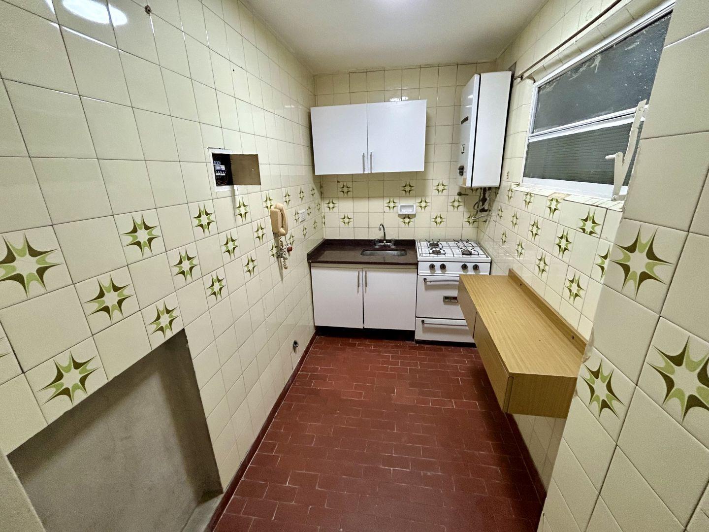 Foto de AMPLIO 2 AMB CON COCINA SEPARADA EN ALMAGRO, imagen 1