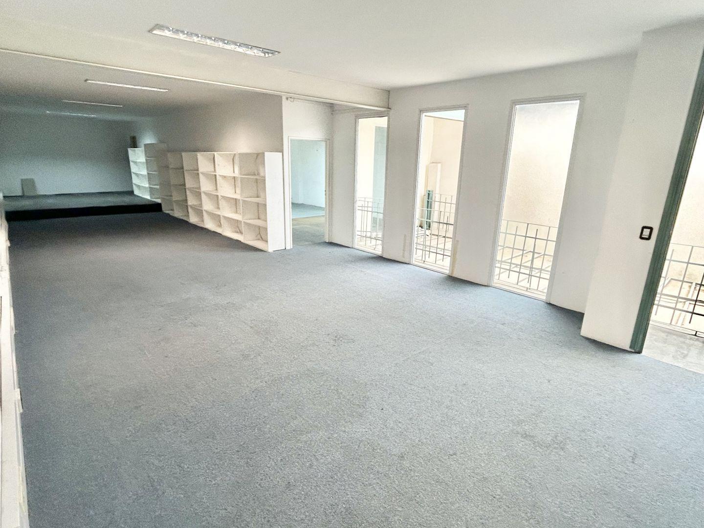 Foto de ESPACIO COMERCIAL DE 625 M2 EN PALERMO- ENTRADA VEHICULO, imagen 4