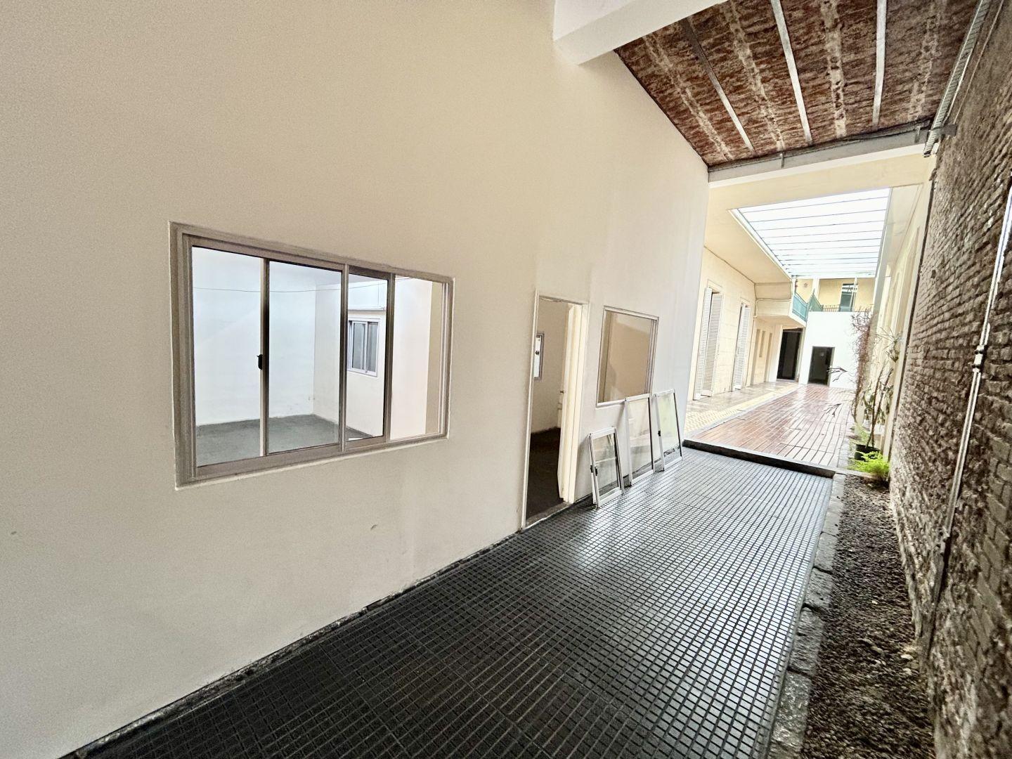 Foto de ESPACIO COMERCIAL DE 625 M2 EN PALERMO- ENTRADA VEHICULO, imagen 1