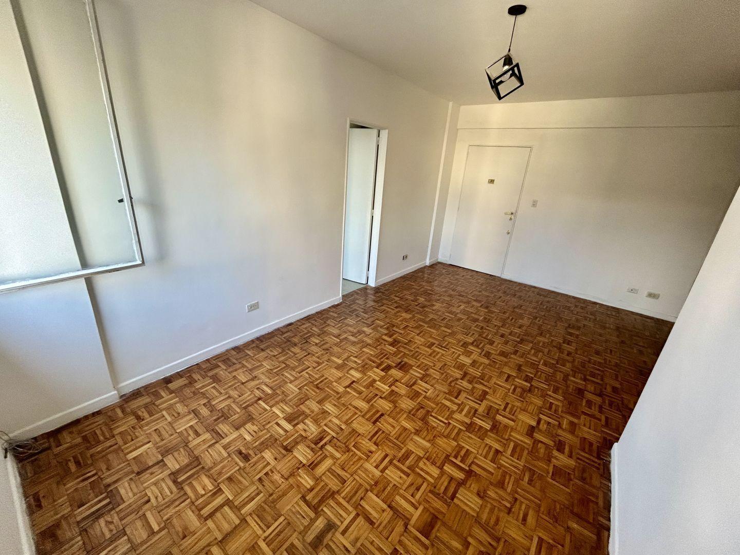 Foto de AMPLIO 2 AMB C/ COCINA SEPARADA, PISO ALTO A MTS DE PLAZA GUEMES, imagen 5