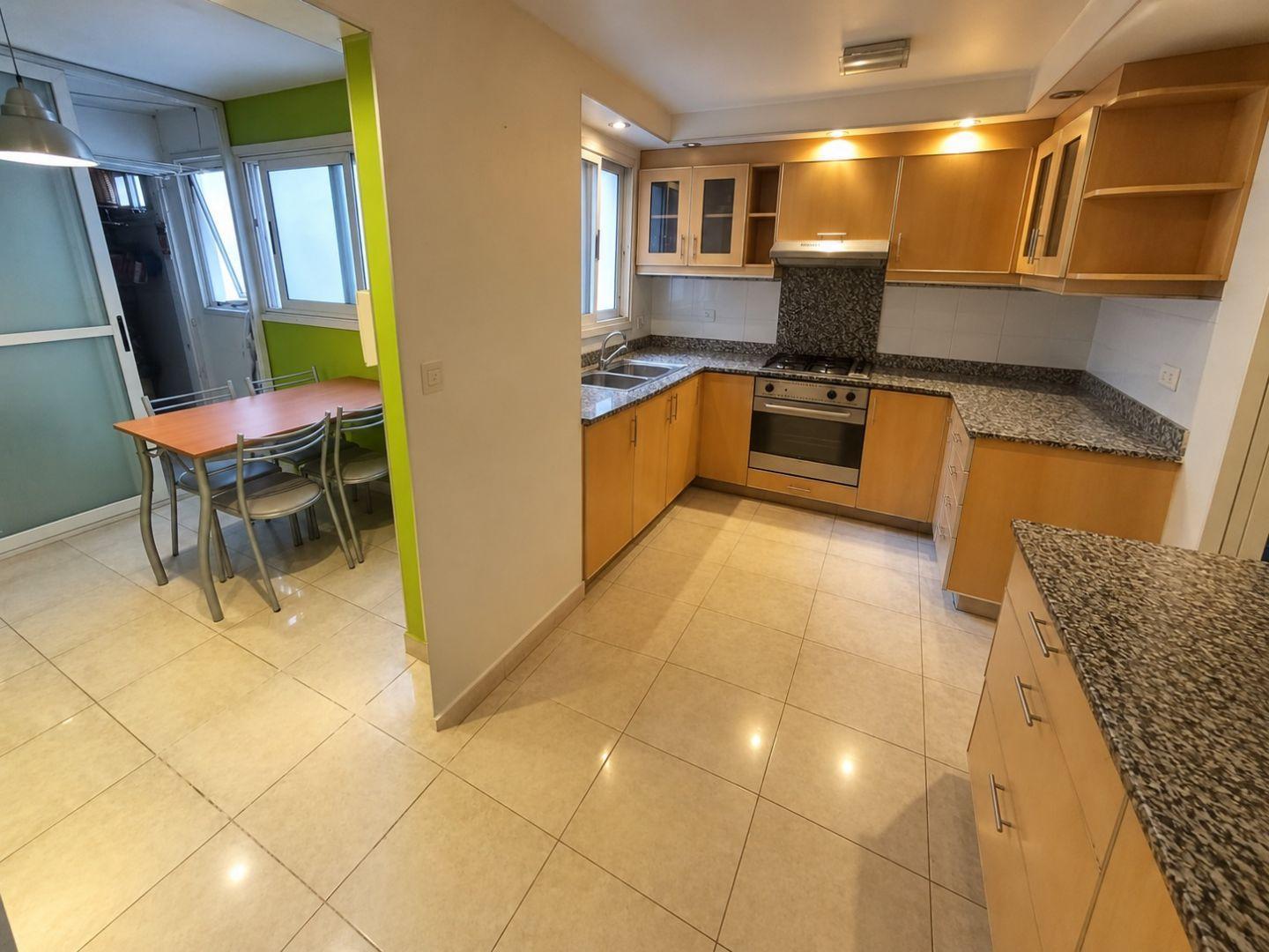 Foto de SEMIPISO DE 4 AMB + COCHERA Y BALCON ATERRAZADO - EDIF C/ PILETA, imagen 5