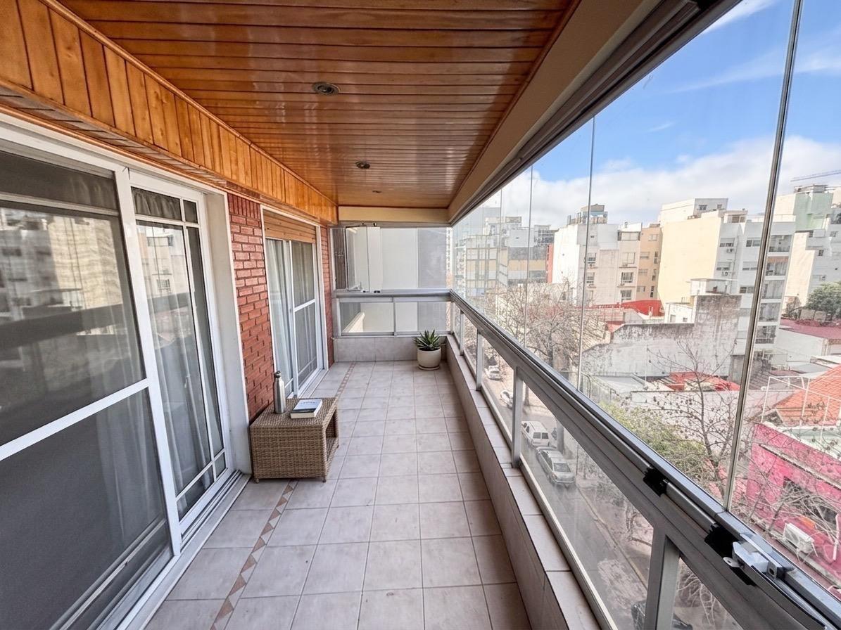 Foto de SEMIPISO DE 4 AMB + COCHERA Y BALCON ATERRAZADO - EDIF C/ PILETA, imagen 2