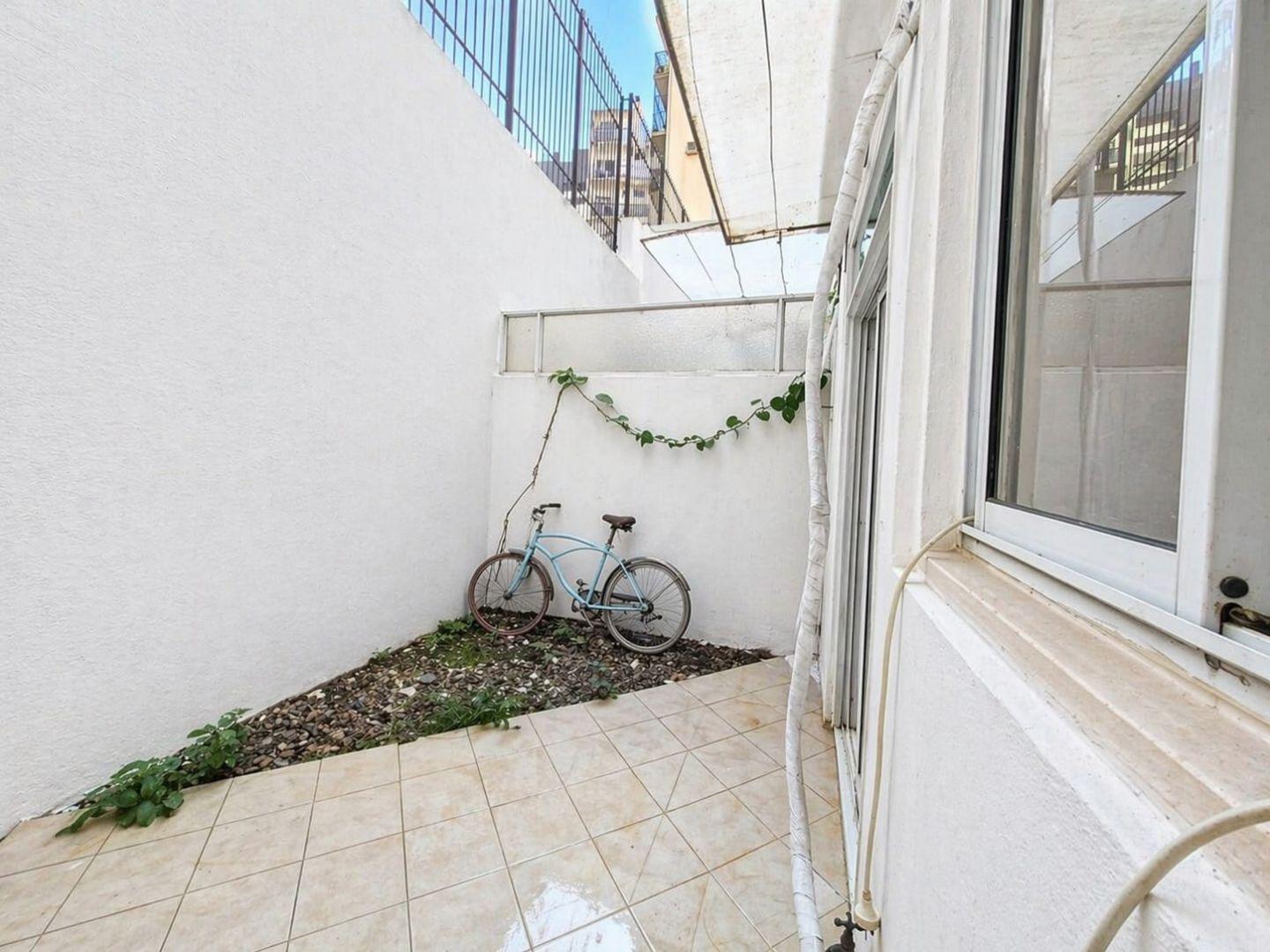 Foto de AMPLIO MONOAMBIENTE CON PATIO/ HOY MODIFICADO A 2 AMBIENTES EN LA ISLA, imagen 2