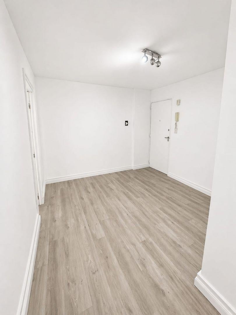 Foto de AMPLIO MONOAMBIENTE CON PATIO/ HOY MODIFICADO A 2 AMBIENTES EN LA ISLA, imagen 5