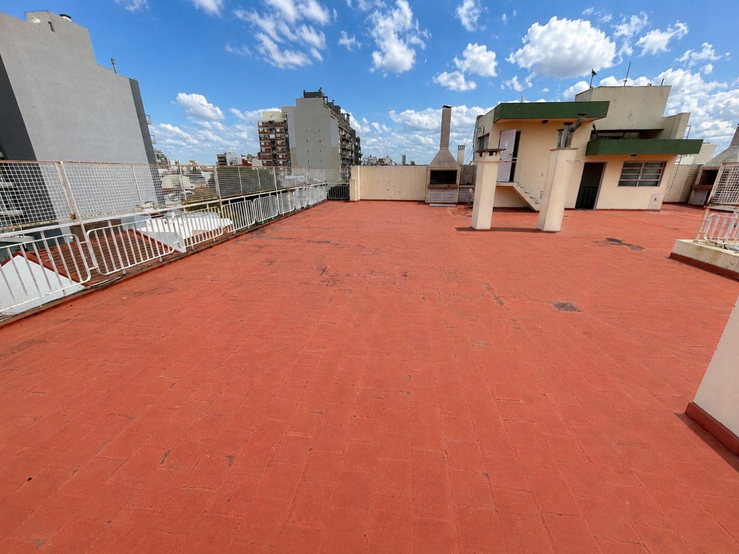 Foto de AMPLIO SEMIPISO DE 4 AMBIENTES CON TERRAZA PROPIA, BALCÓN CORRIDO, imagen 3