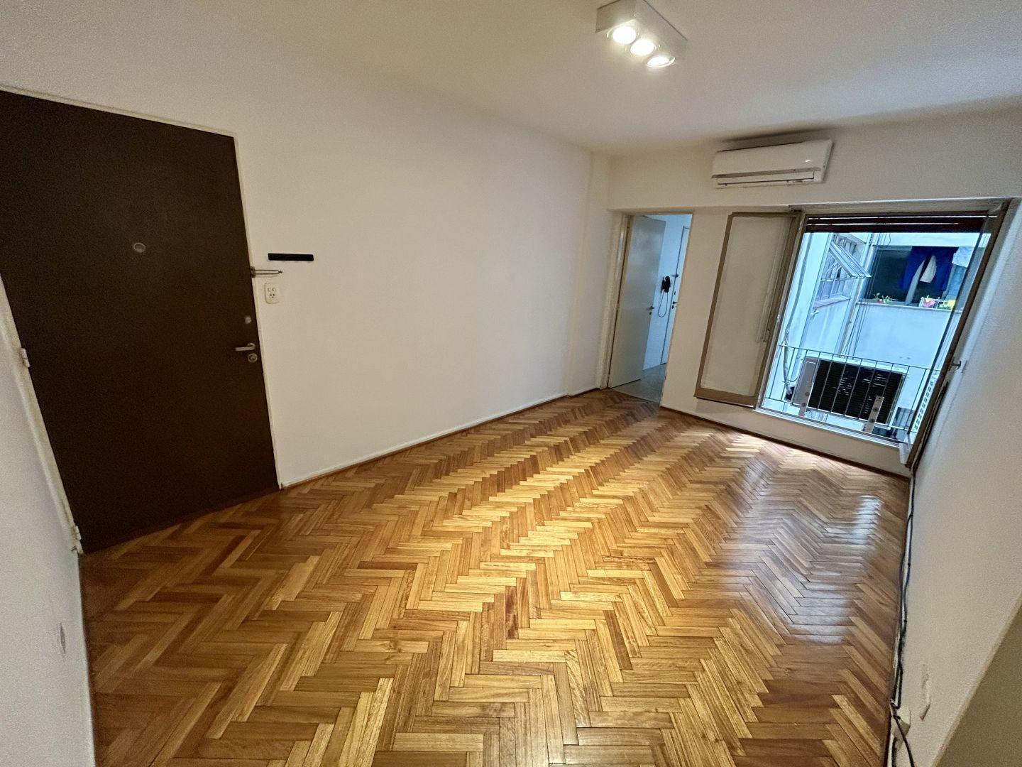 Foto de AMPLIO 2 AMB CON BALCON FRANCES Y COCINA SEPARADA EN RECOLETA, imagen 2
