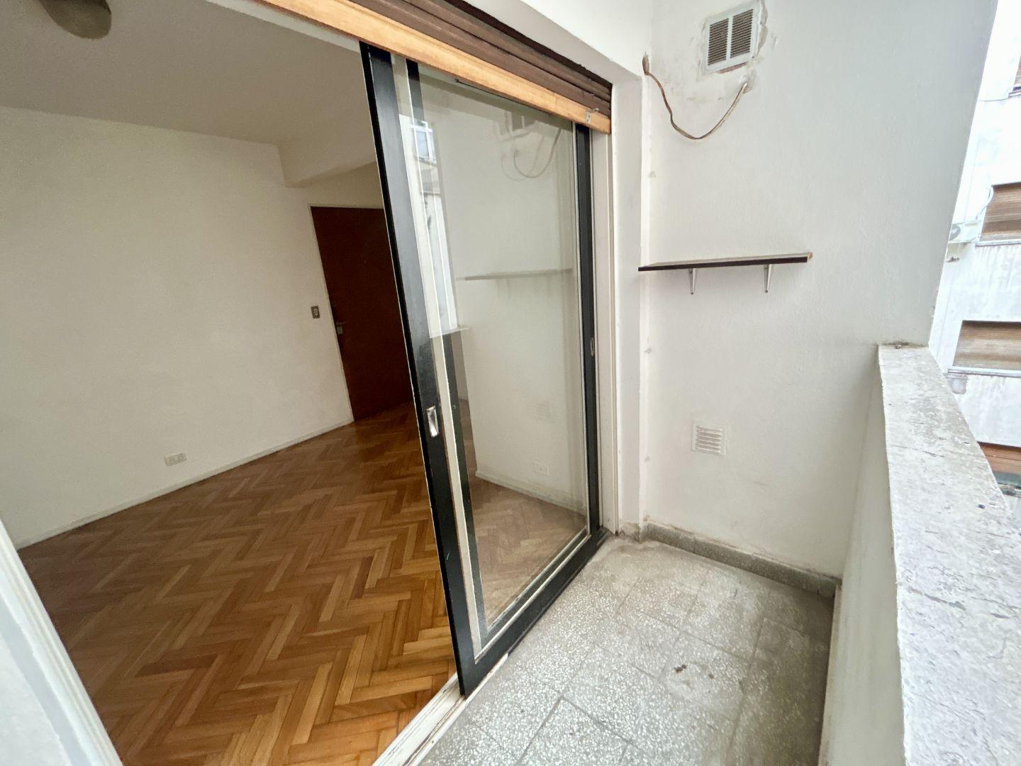 Foto de 3 AMB+ BALCON + AMPLIA COCINA + LAV - A MTS DE PARQUE LAS HERAS, imagen 3