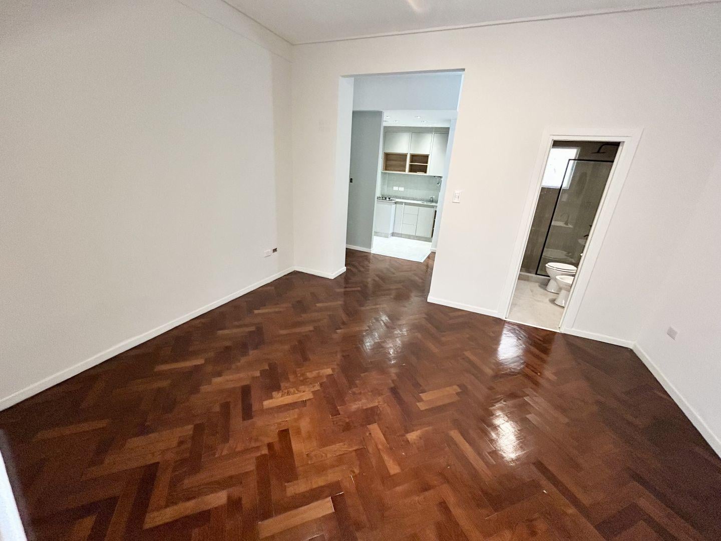 Foto de MONOAMBIENTE DIVISIBLE RECICLADO A NUEVO CON ESPACIO HOME OFFICE, imagen 3