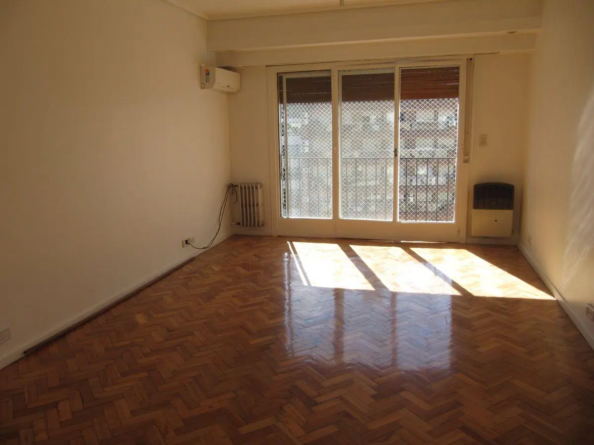 Departamento de 76 m² con 2 dormitorios lleno de luz y sol en alquiler en Recoleta 3