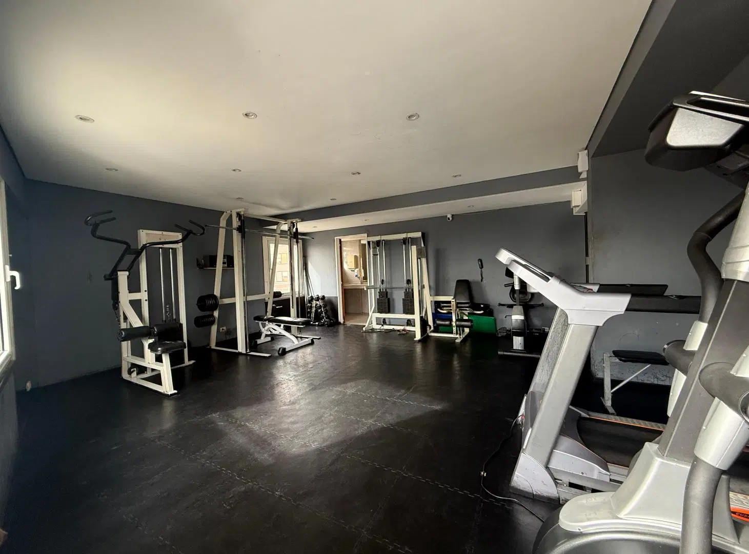 Libertad y Posadas. Monoambiente AMOBLADO - FULL AMENITIES 5