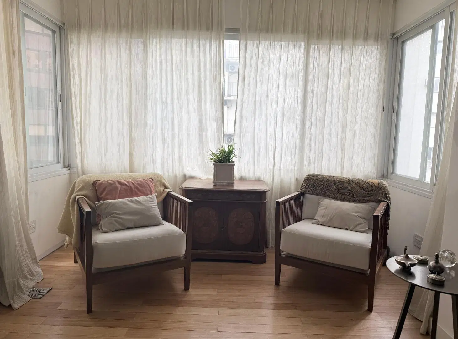 Libertad y Posadas. Monoambiente AMOBLADO - FULL AMENITIES 2