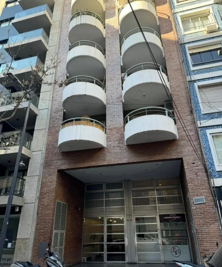 MONTEVIDEO y MT de ALVEAR - 1 AMBIENTE SUB-DIVISIBLE c/BAÑO 1