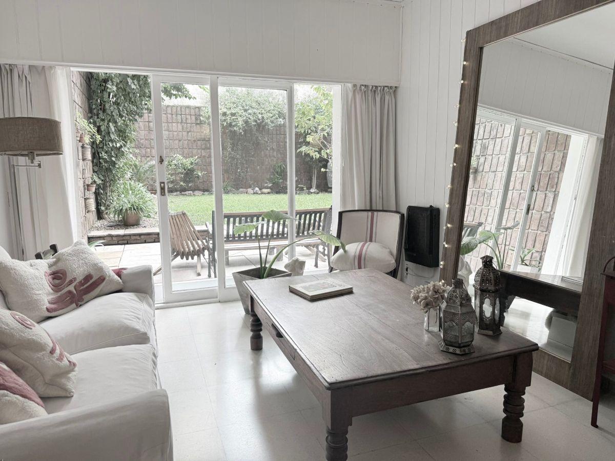 Foto de COMO UNA CASA - JARDIN + 3 Dorm - Para refaccionar, imagen 4
