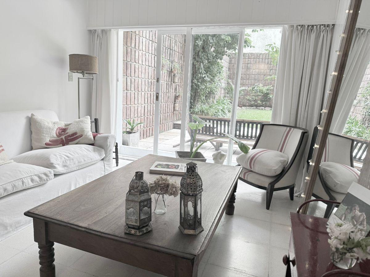 Foto de COMO UNA CASA - JARDIN + 3 Dorm - Para refaccionar, imagen 2