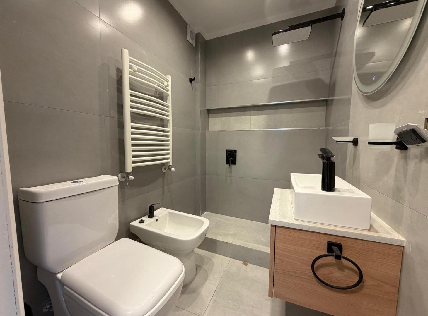 Foto de VENTA DEPARTAMENTO 3 AMBIENTES CON COCHERA VISTA AL MAR "PLAZA COLON", imagen 3