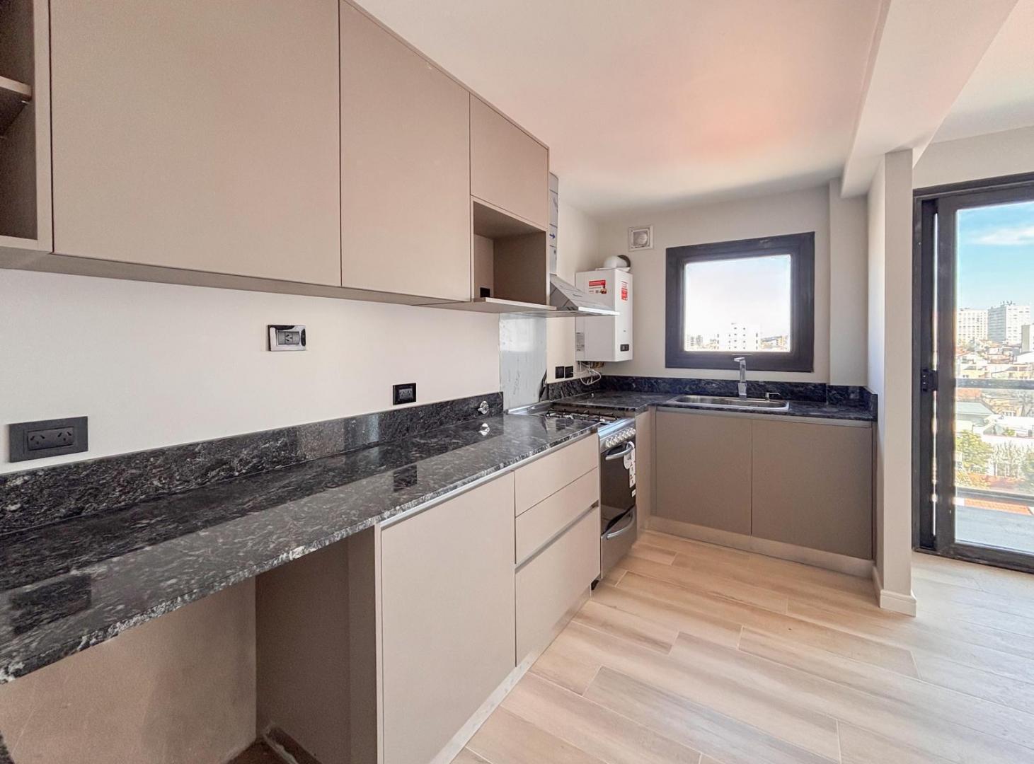 Foto de VENTA DEPARTAMENTO 2 AMBIENTES CON COCHERA Y BAULERA A ESTRENAR, imagen 2