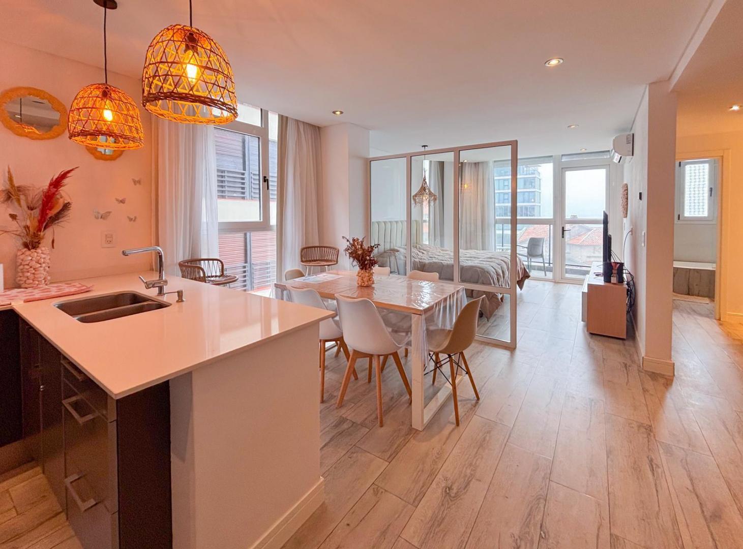 Foto de VENTA DEPARTAMENTO 2 AMBIENTES CON VISTA AL MAR , 2 COCHERAS Y BAULERA, imagen 1
