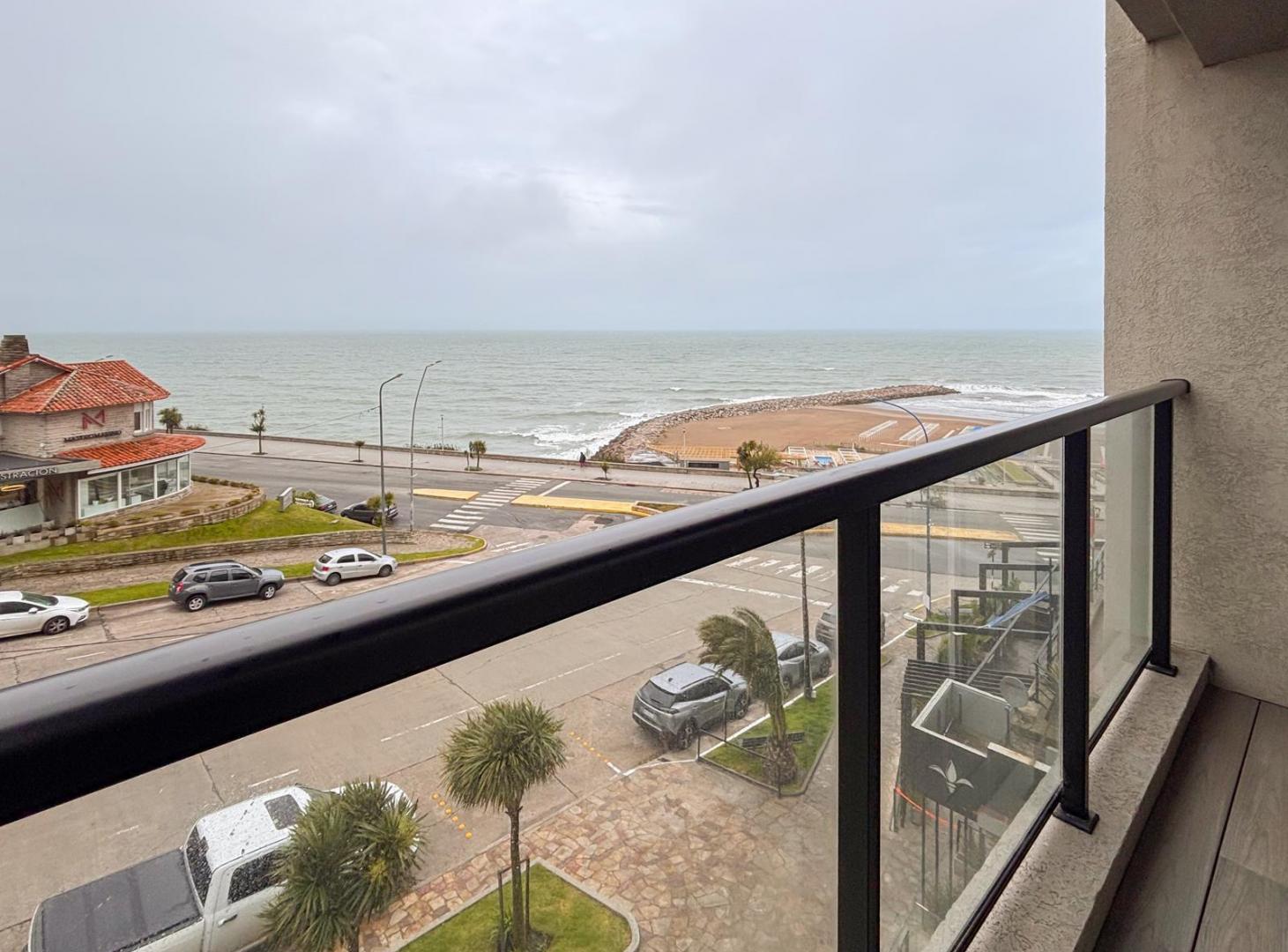 Foto de VENTA DEPARTAMENTO 2 AMBIENTES CON VISTA AL MAR , 2 COCHERAS Y BAULERA, imagen 2