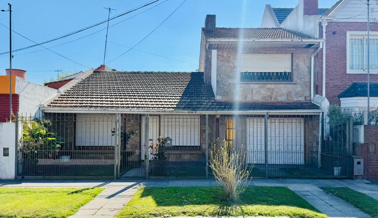 Foto de VENTA CASA 5 AMBIENTES "SAN CARLOS", imagen 1