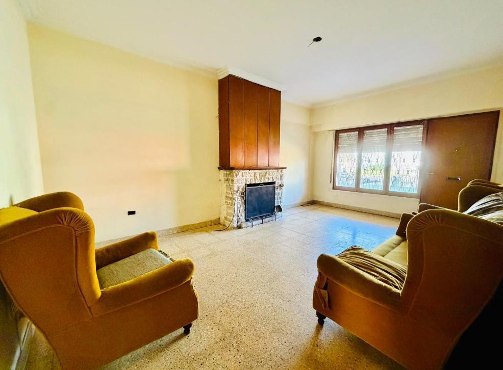 Foto de VENTA CASA 5 AMBIENTES "SAN CARLOS", imagen 2