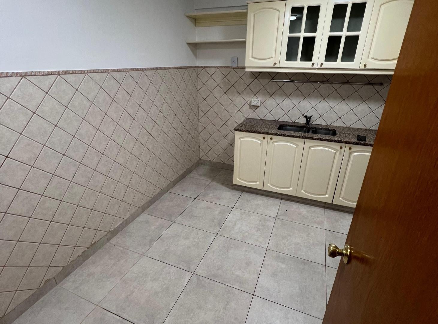 Foto de Imponente 3 Ambientes Con Cochera y Balcón! Vista Abierta! Muy, imagen 5