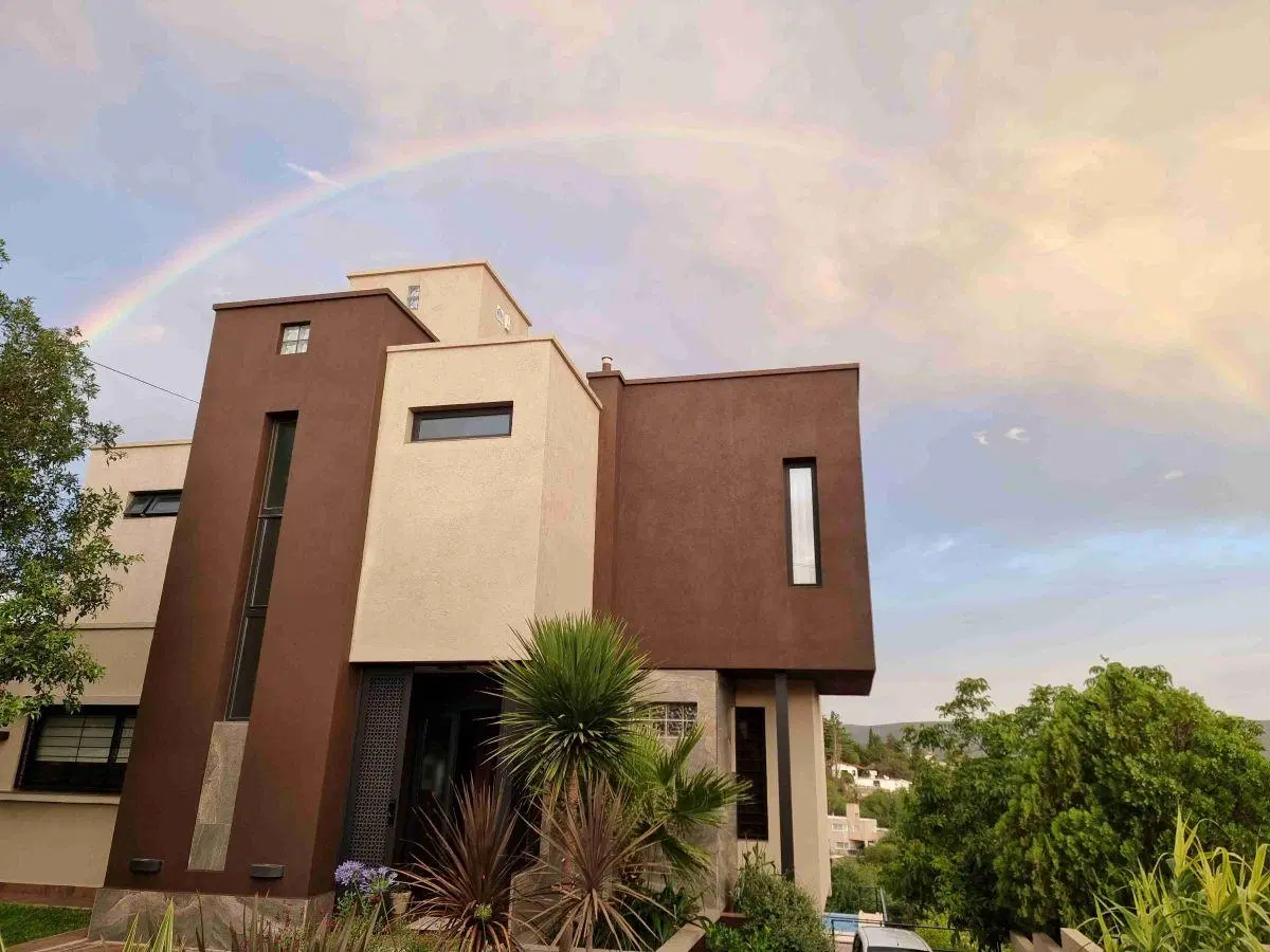 UNA CASA DE REVISTA ! EN VENTA, EN VILLA CARLOS PAZ, VILLA DEL LAGO, MAGNÍFICA, TREMENDA VISTA. 2