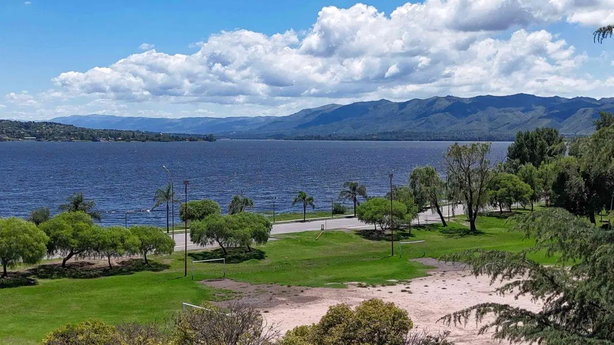 Nuevo ! POZO DE INVERSIÓN DELUXE, EN VILLA CARLOS PAZ, SOBRE PLENA COSTANERA FRENTE AL LAGO. 4