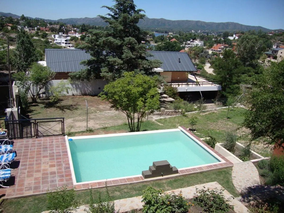 EXCELENTE CASA EN VENTA EN VILLA CARLOS PAZ, 3 DORMITORIOS, PILETA, VISTA PANORÁMICA, HERMOSA. 5
