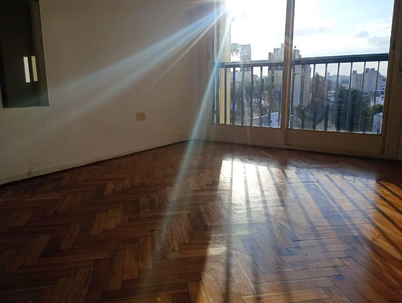 FLORESTA. DEPARTAMENTO EN VENTA . 2 AMBIENTES LATERAL MUY LUMINOSO. LAVADERO INDEPENDIENTE 4