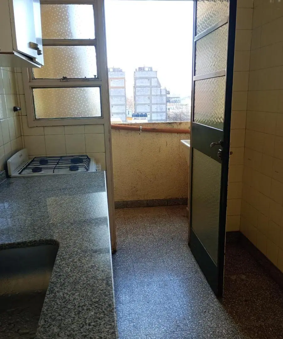 FLORESTA. DEPARTAMENTO EN VENTA . 2 AMBIENTES LATERAL MUY LUMINOSO. LAVADERO INDEPENDIENTE 8