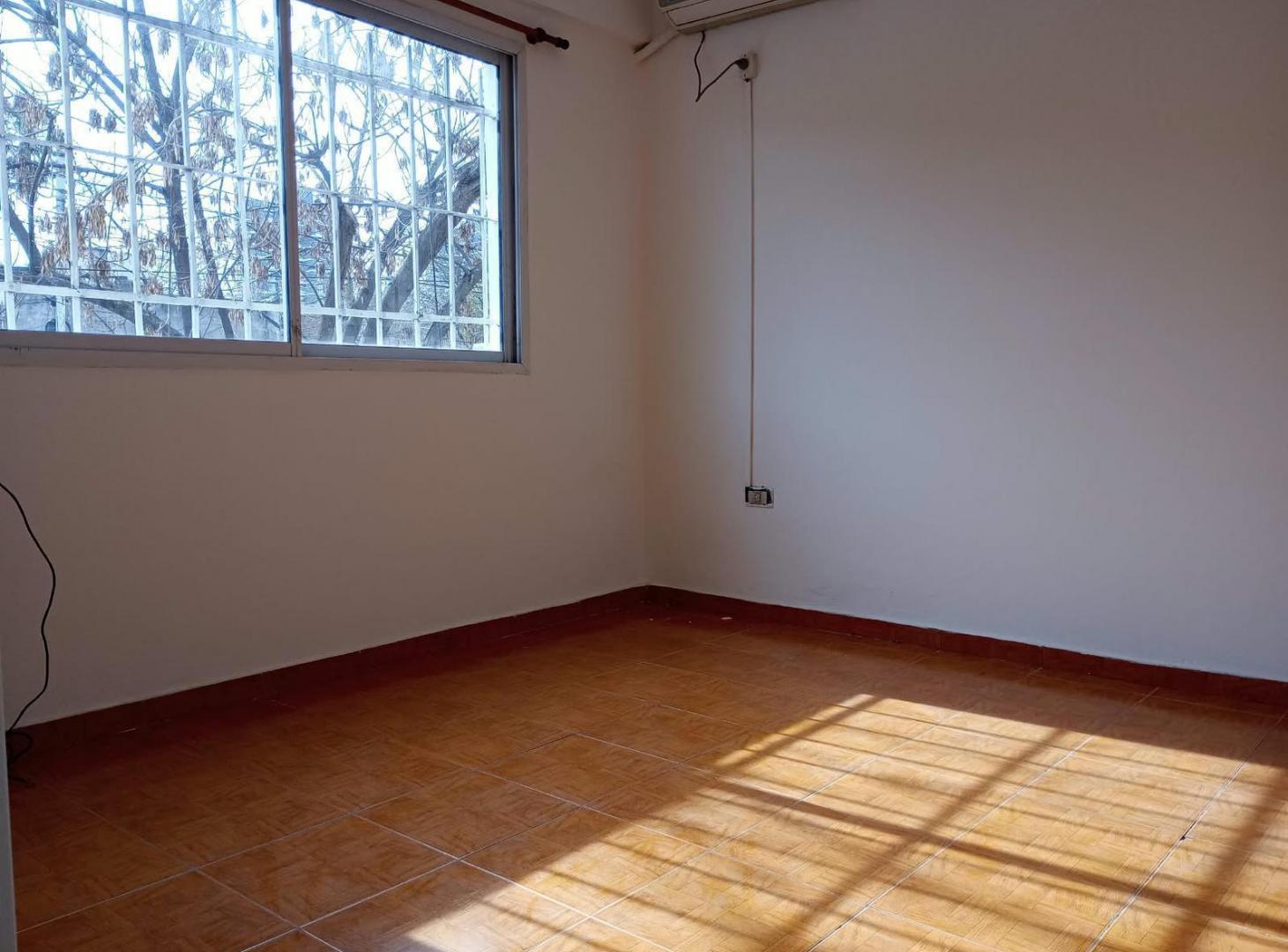 Foto de PH 2 AMB. 1ER PISO X ESCALERA. COCINA INTEGRADA. BALCON CON LAVADERO, imagen 2