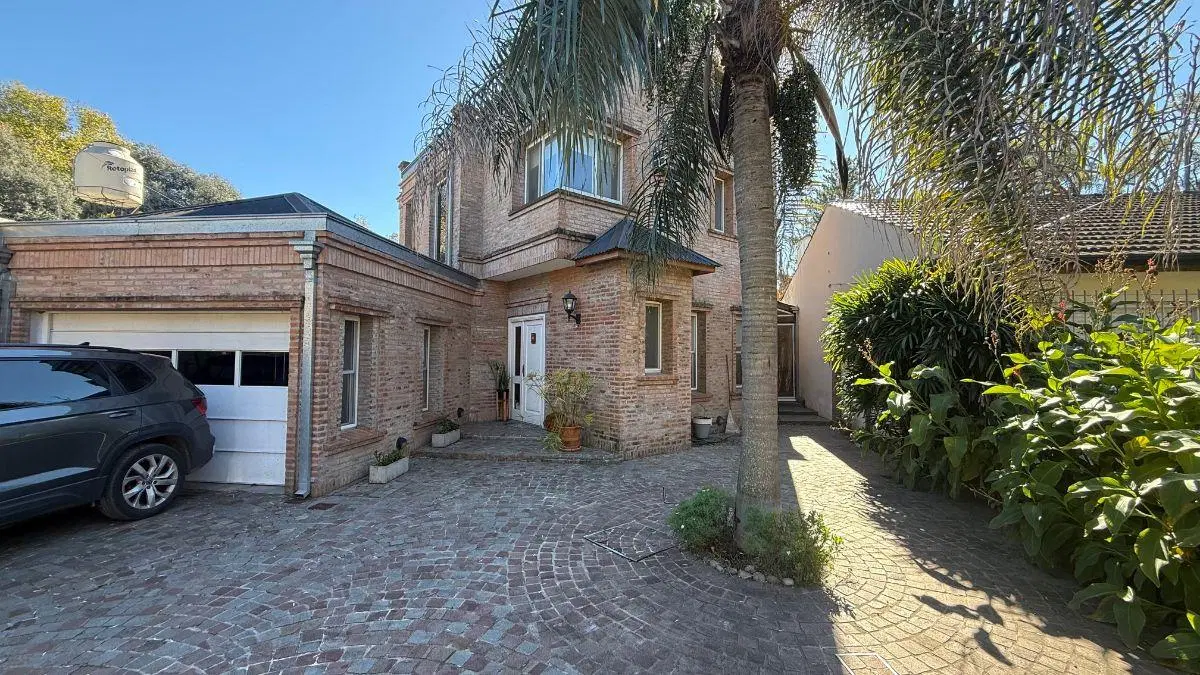 Espectacular casa en venta de 5 ambientes con el mejor acceso 3